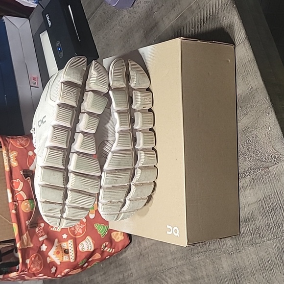 On Cloud 5 White Running Shoes Sneakers Athleisure Size 6 Women's - Picture 5 of 9